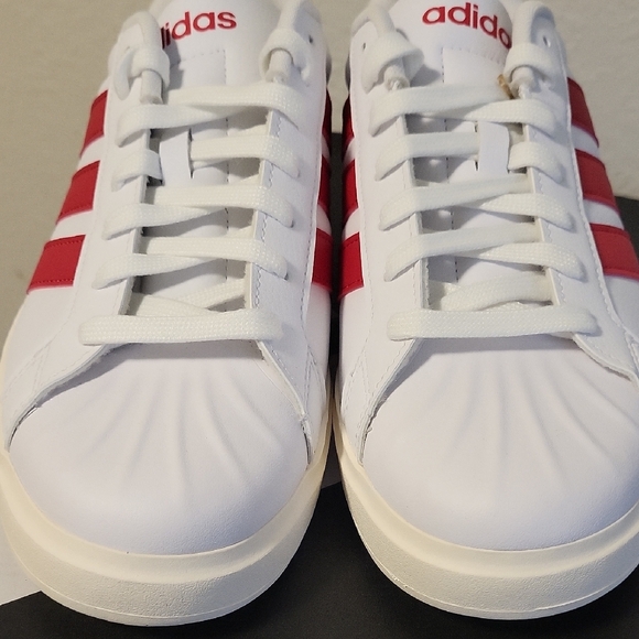 Adidas Men's 7.5, Women's 8.5 White and Red Streettalk - Picture 6 of 10